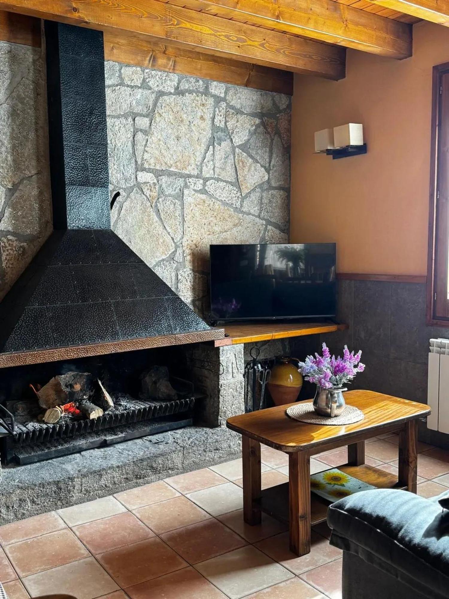 Spacious House In Ogassa With Terrace And Bbq Esterno foto