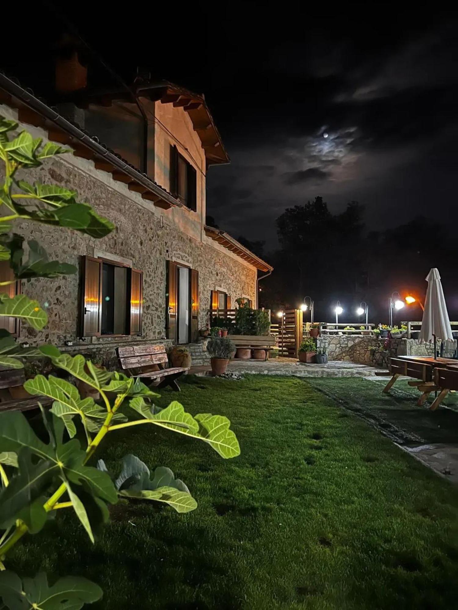 Spacious House In Ogassa With Terrace And Bbq Esterno foto